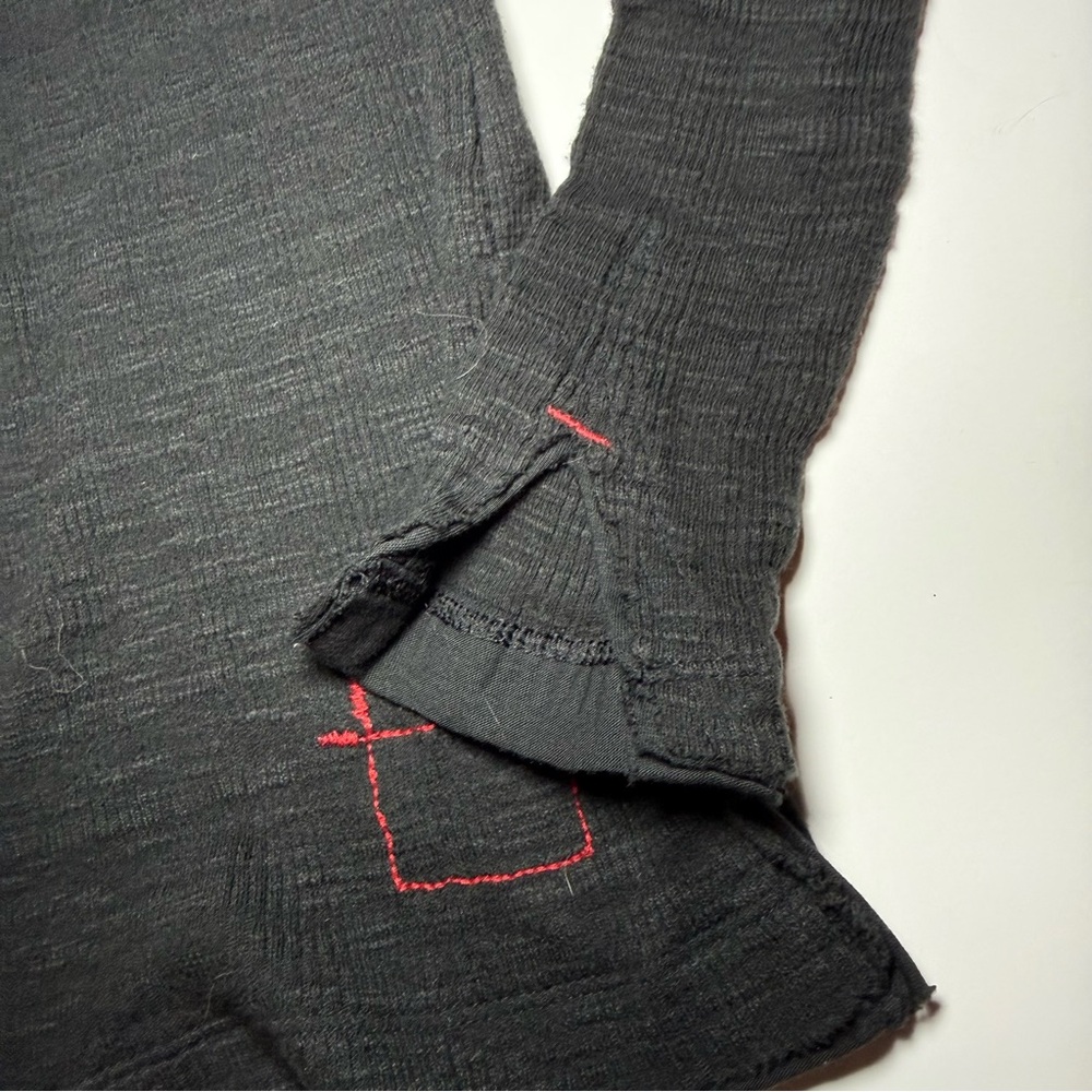 GAP Red Women's Black Long Sleeve Top - Picture 3 of 6